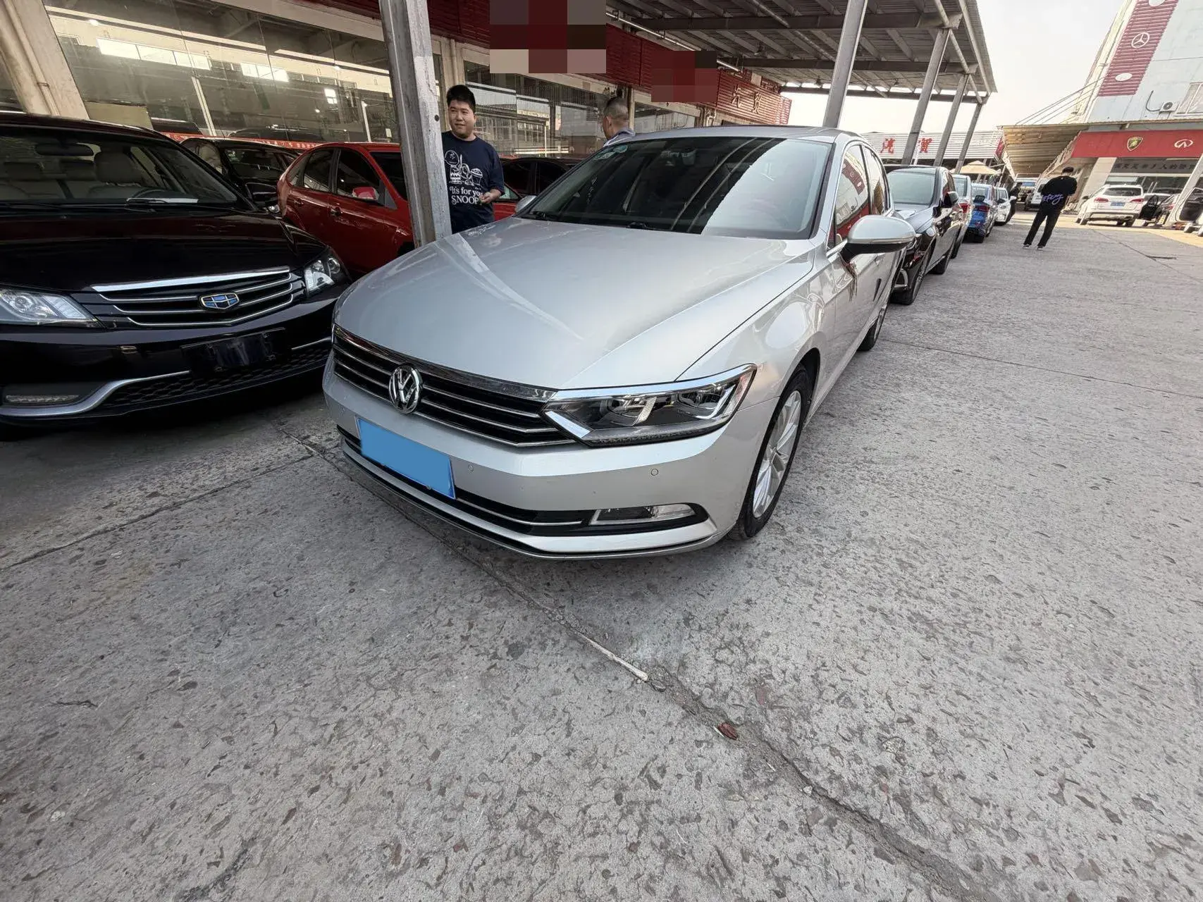 2017 VOLKSWAGEN MAGOTAN view 1