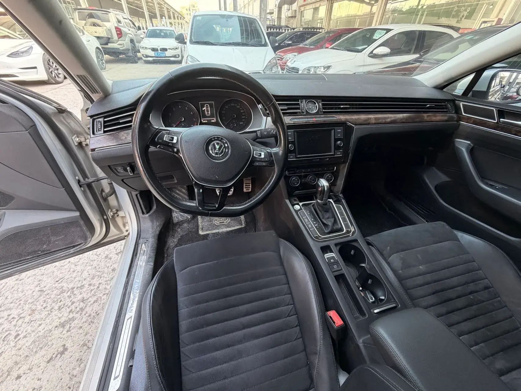 2017 VOLKSWAGEN MAGOTAN thumbnail 4