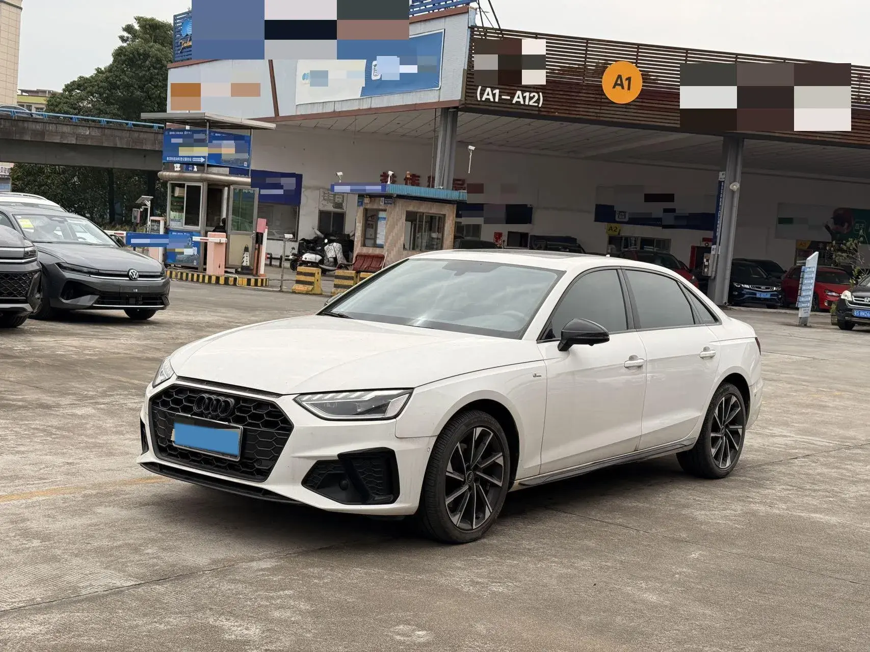 2023 AUDI A4L view 1