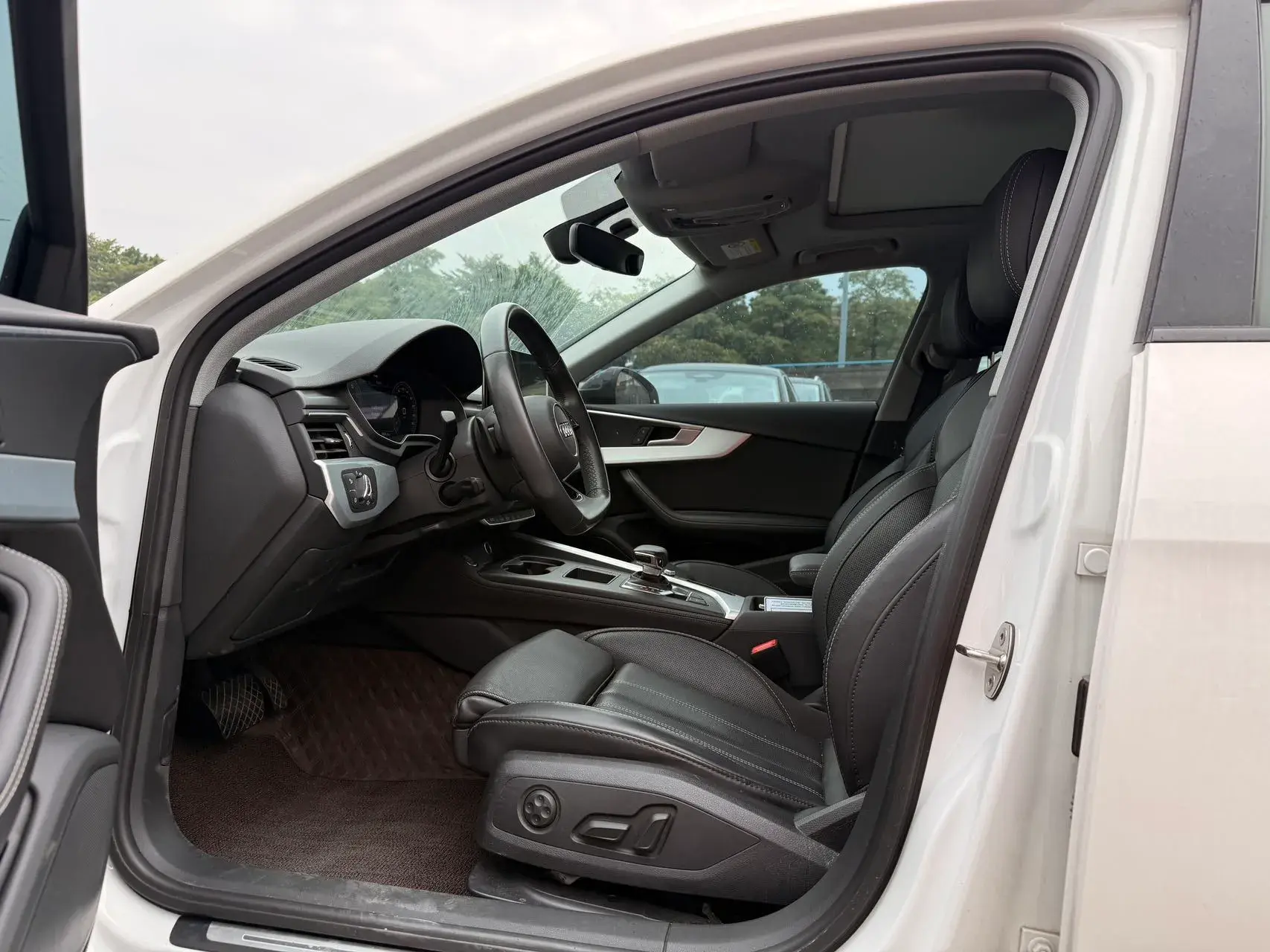 2023 AUDI A4L thumbnail 4