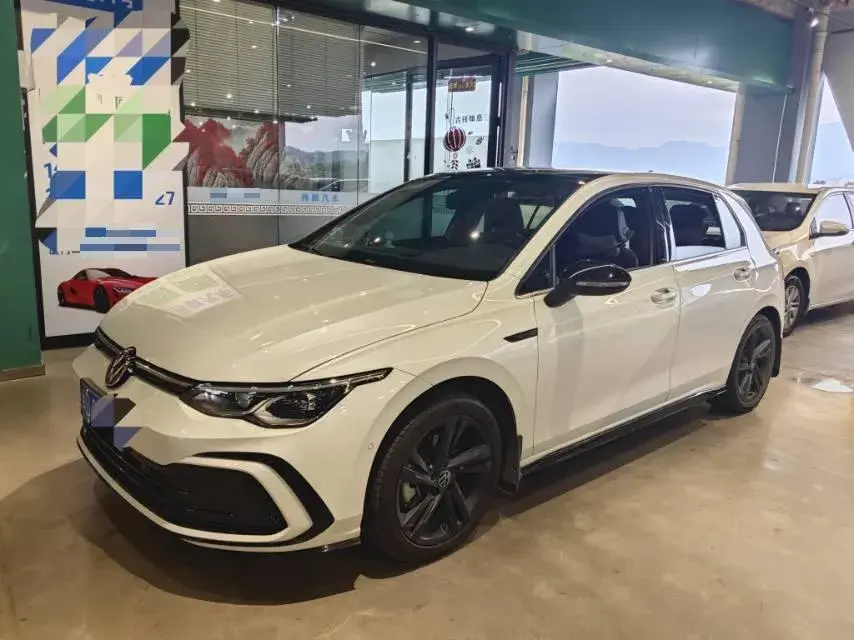 2023 VOLKSWAGEN GOLF view 1