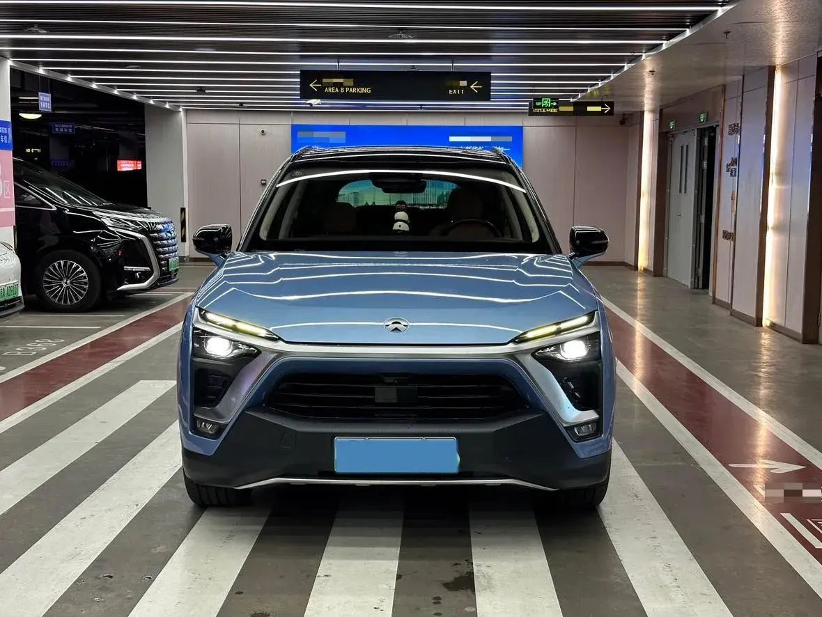 2018 NIO ES8 thumbnail 2