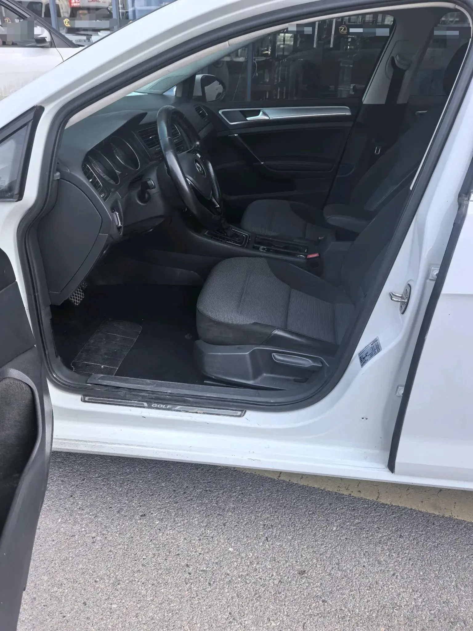 2018 VOLKSWAGEN GOLF thumbnail 3