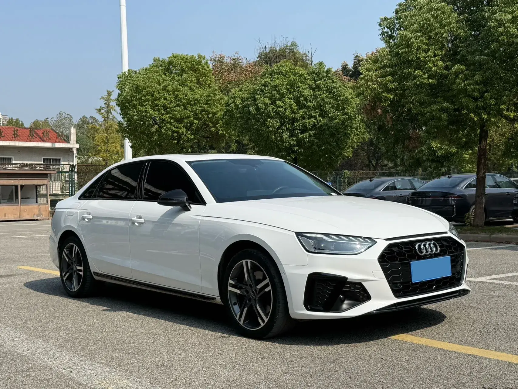 2022 AUDI A4L thumbnail 3