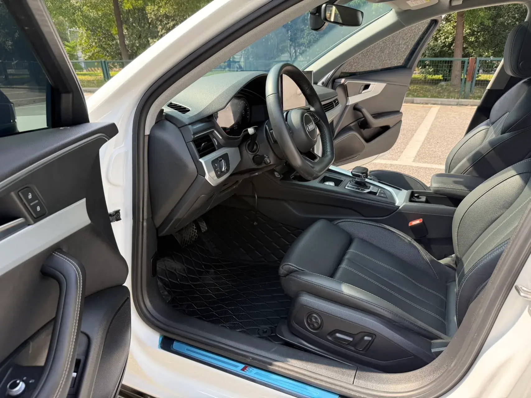 2022 AUDI A4L thumbnail 4