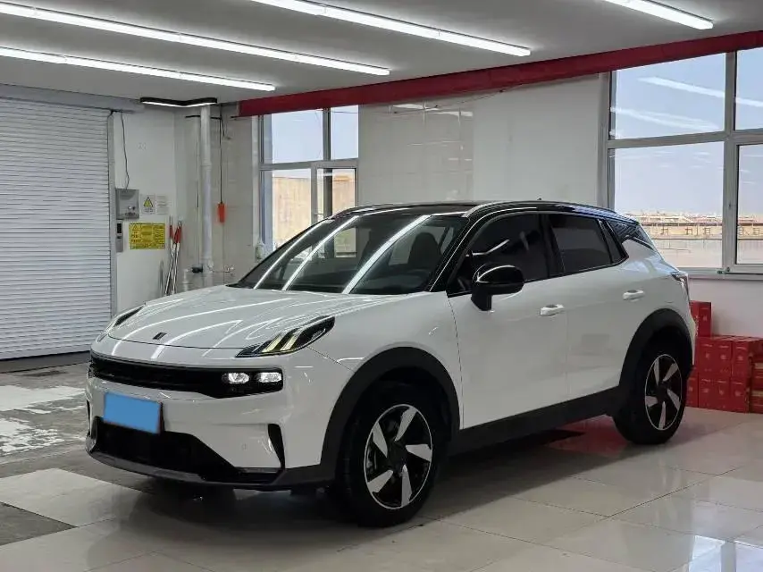 2020 LYNK&CO 06 view 1