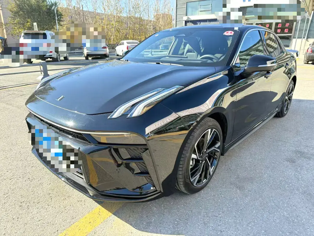 2025 LYNK&CO 03 view 1