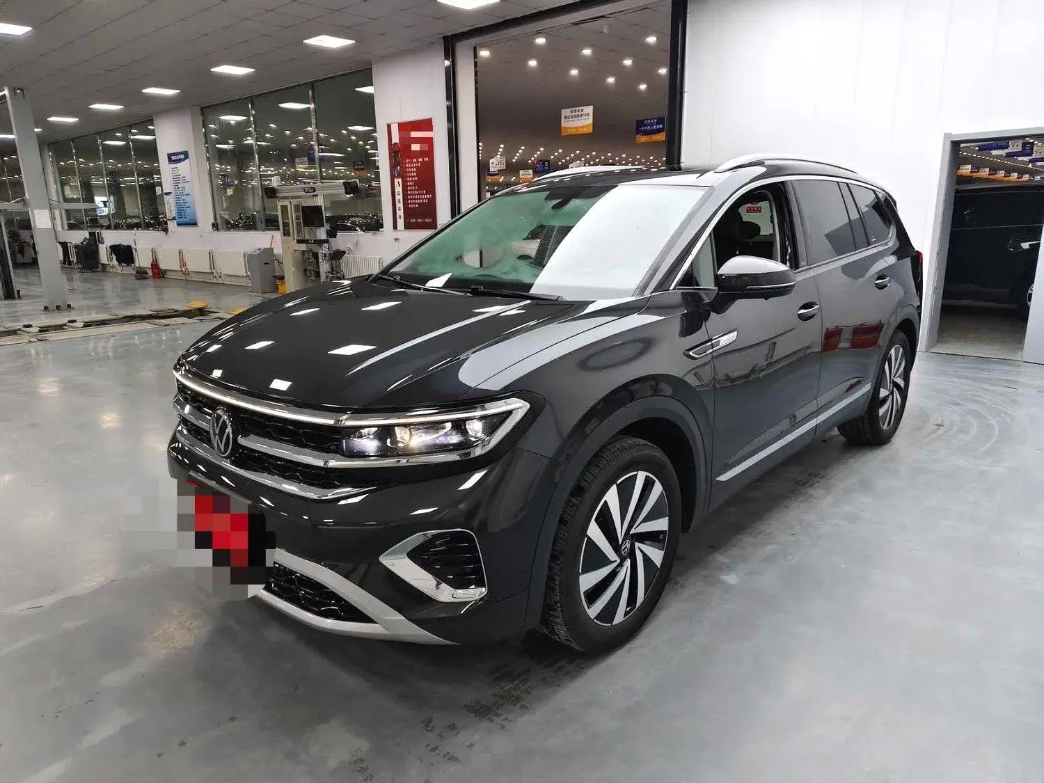 2021 VOLKSWAGEN TALAGON view 1