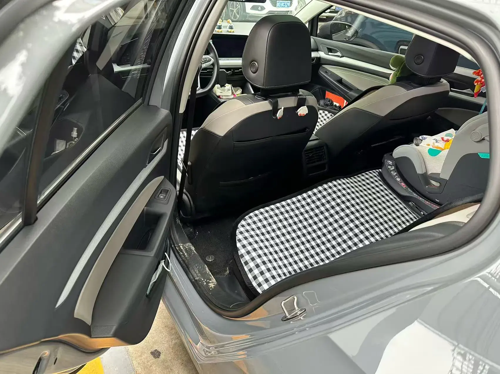 2021 VOLKSWAGEN GOLF thumbnail 3