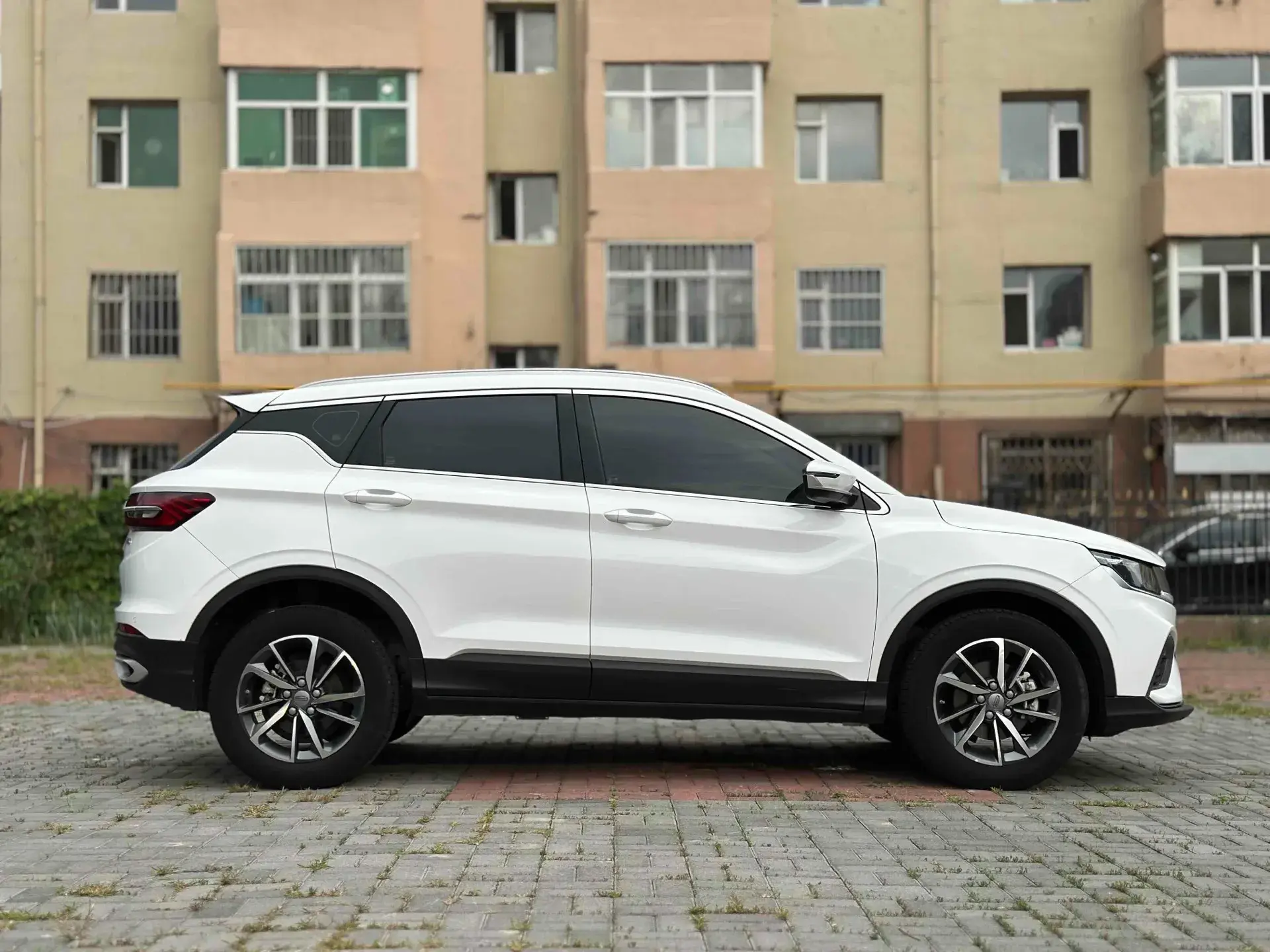 2020 GEELY COOLRAY thumbnail 4