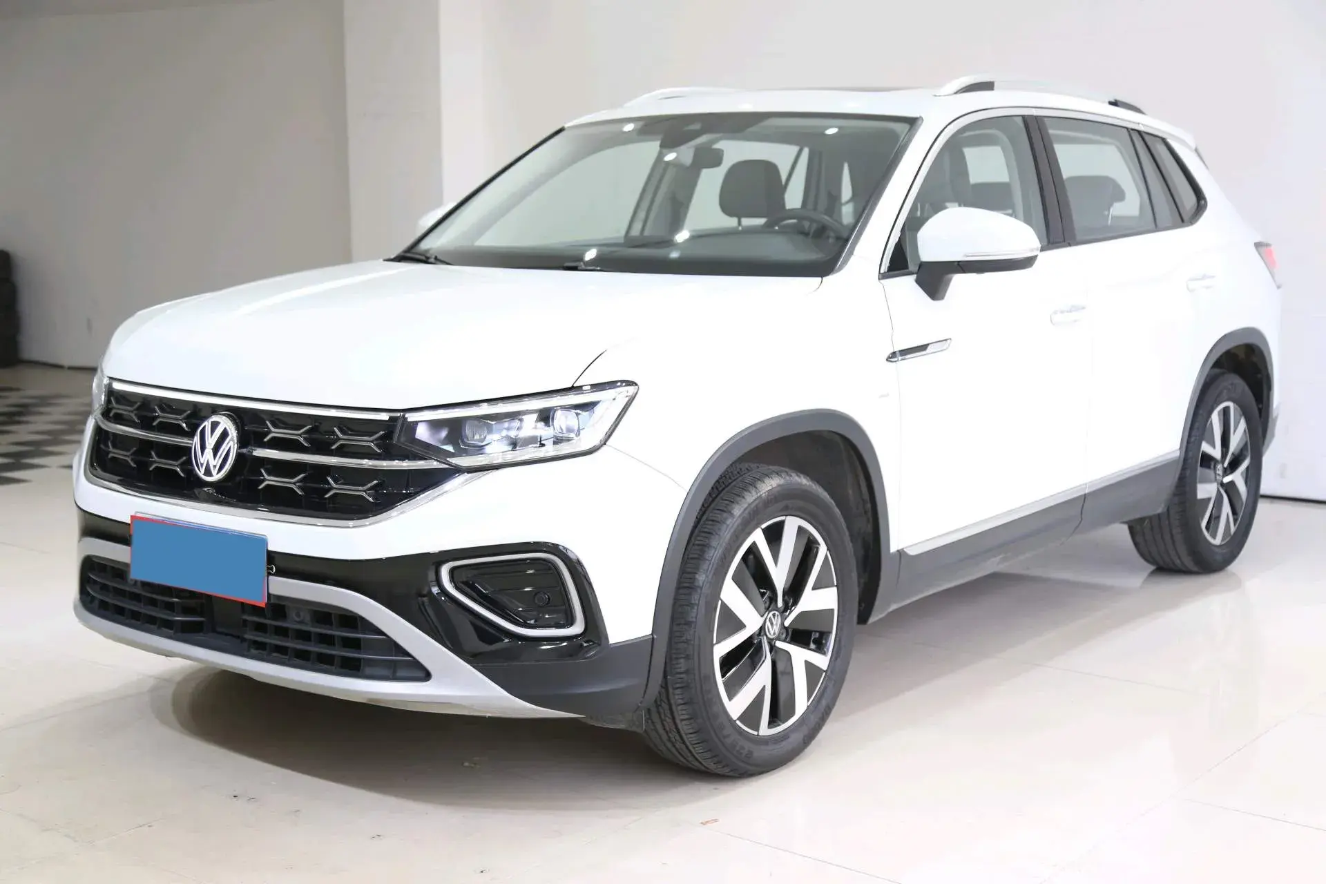 2023 VOLKSWAGEN TAYRON view 1