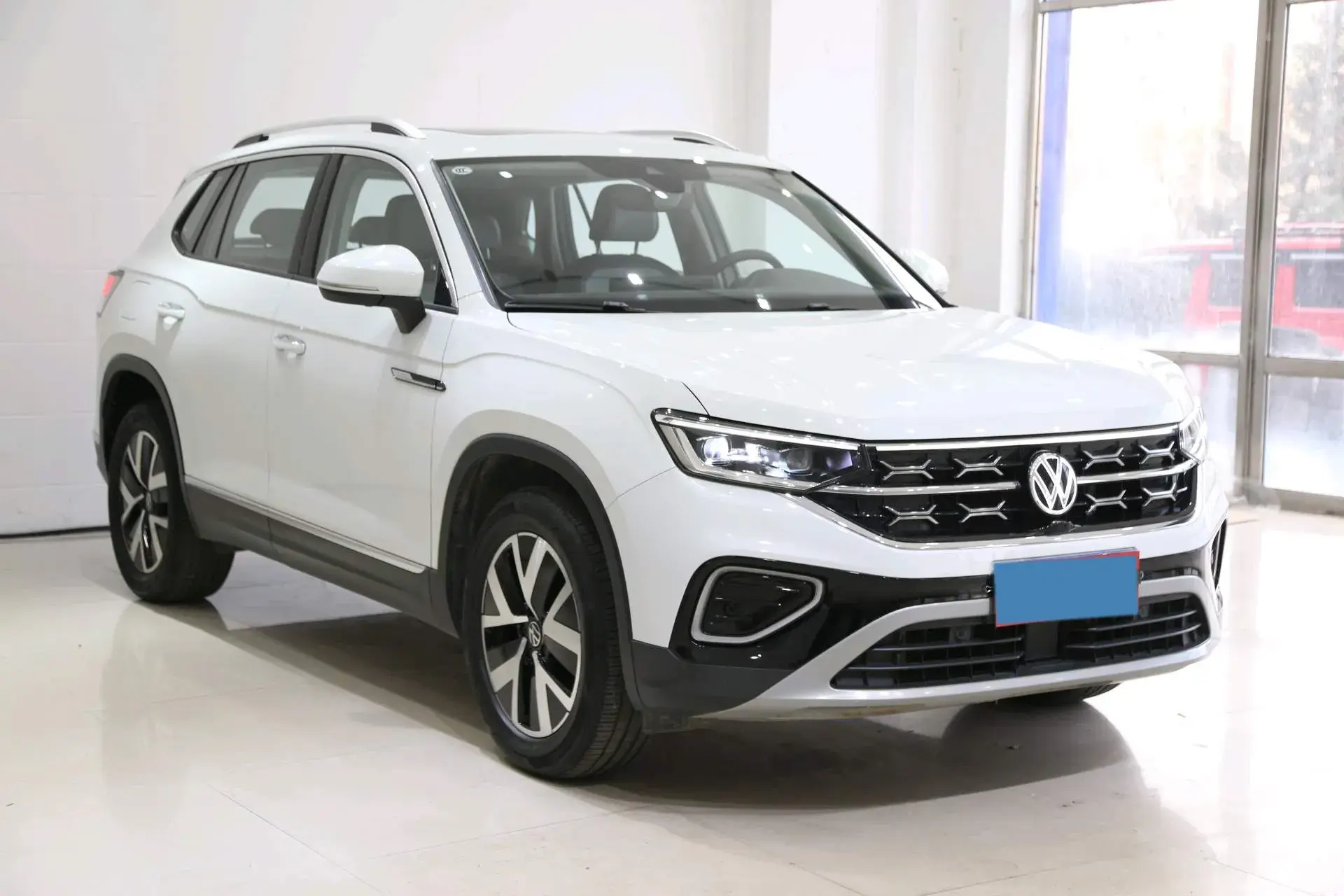 2023 VOLKSWAGEN TAYRON thumbnail 2