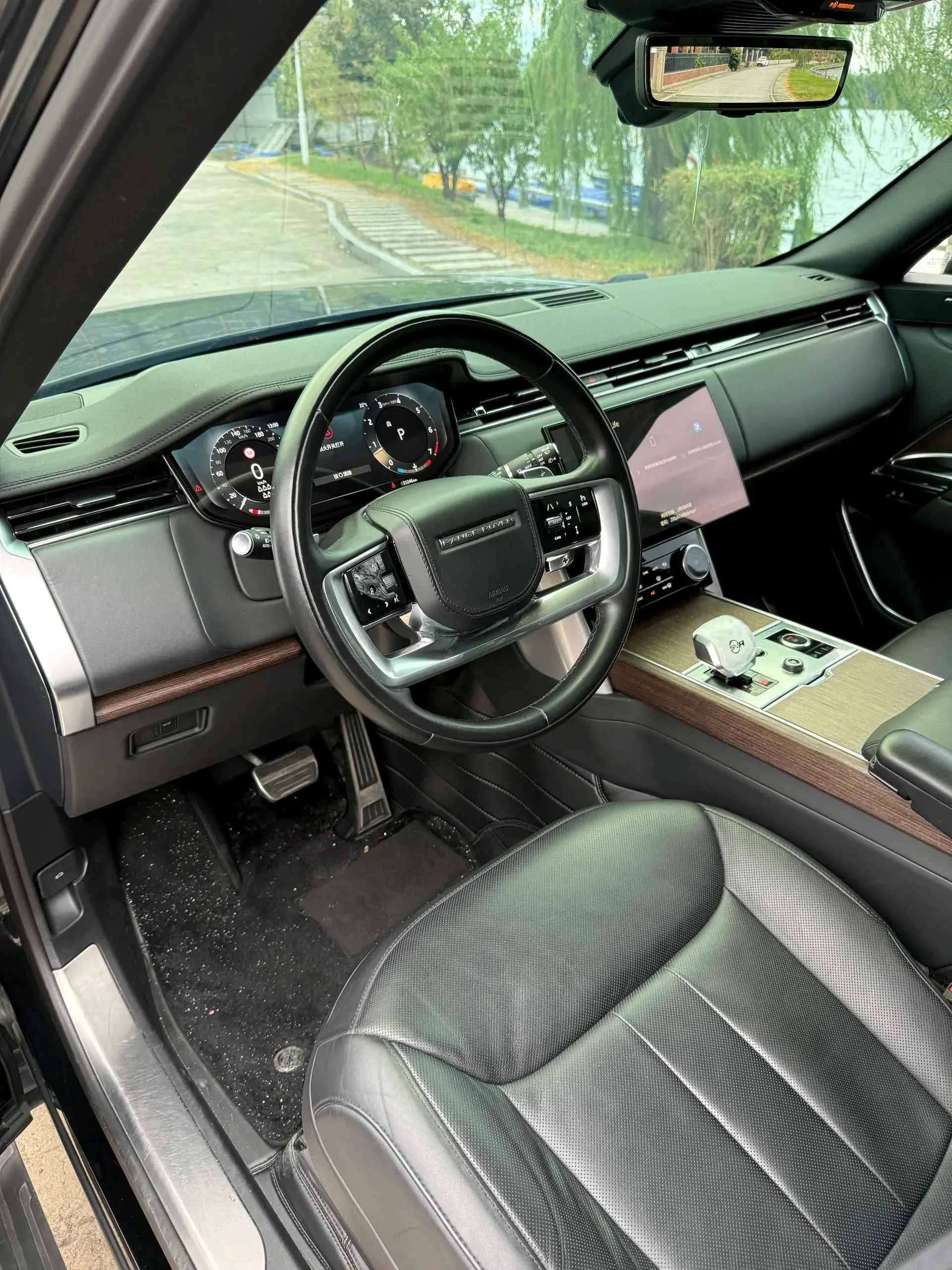 2023 LAND ROVER thumbnail 4