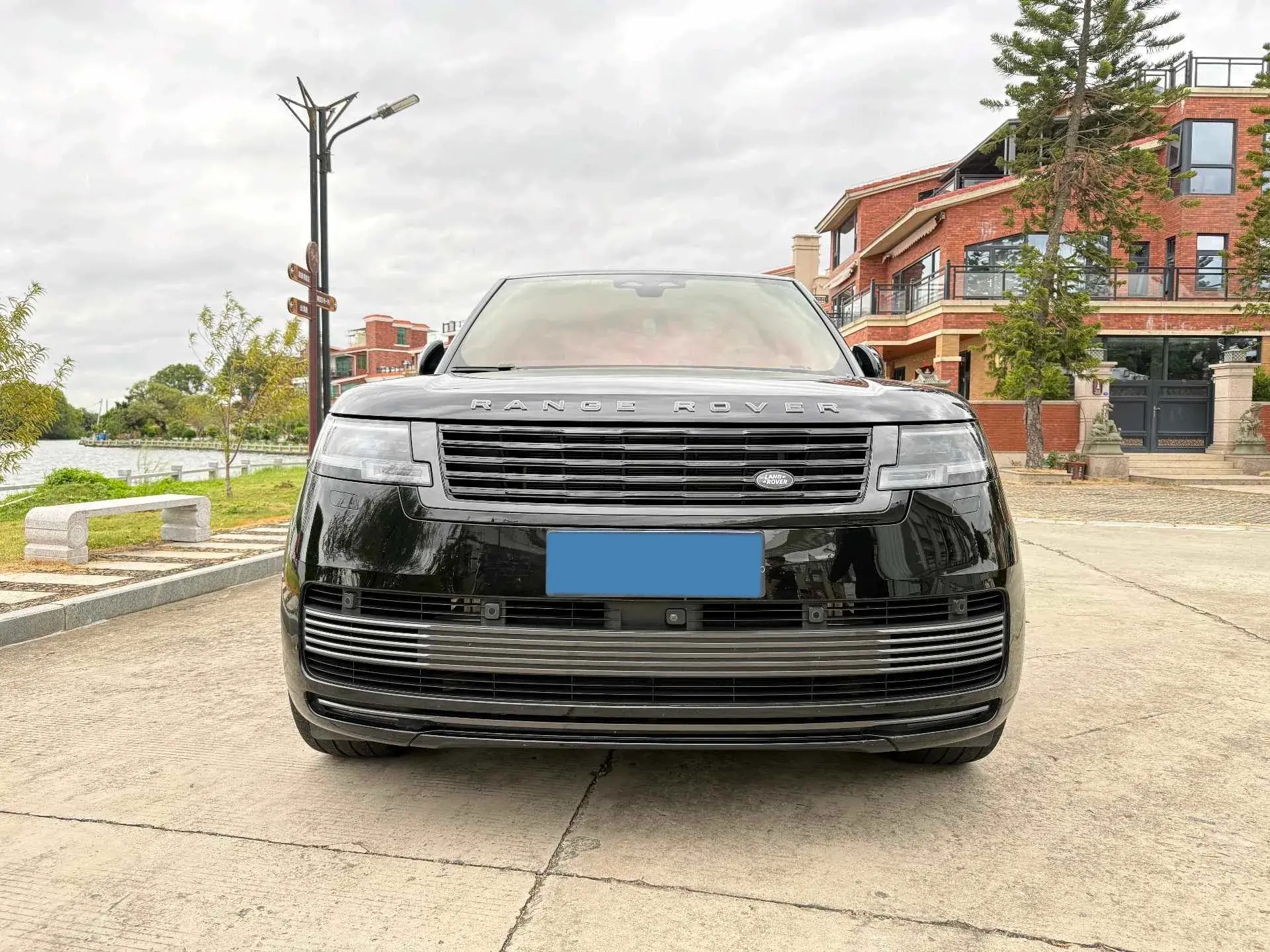 2023 LAND ROVER thumbnail 2