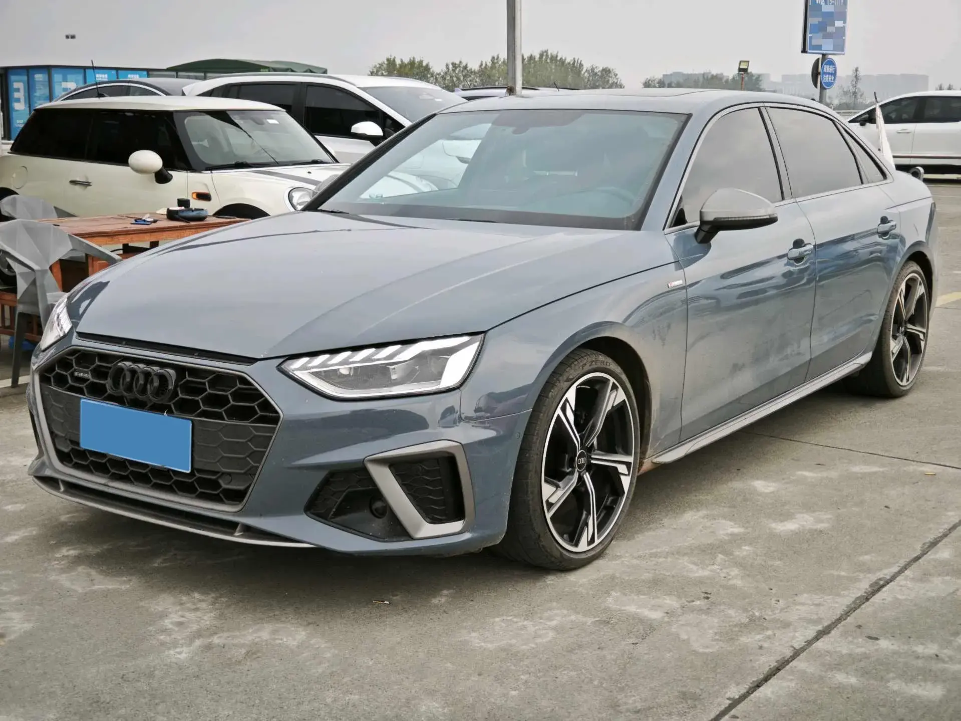 2022 AUDI A4L view 1