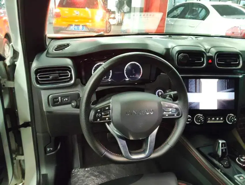 2021 LYNK&CO 03 thumbnail 4