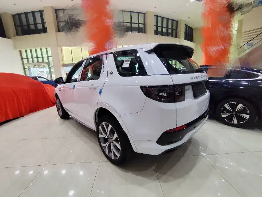 2025 LAND ROVER thumbnail 3