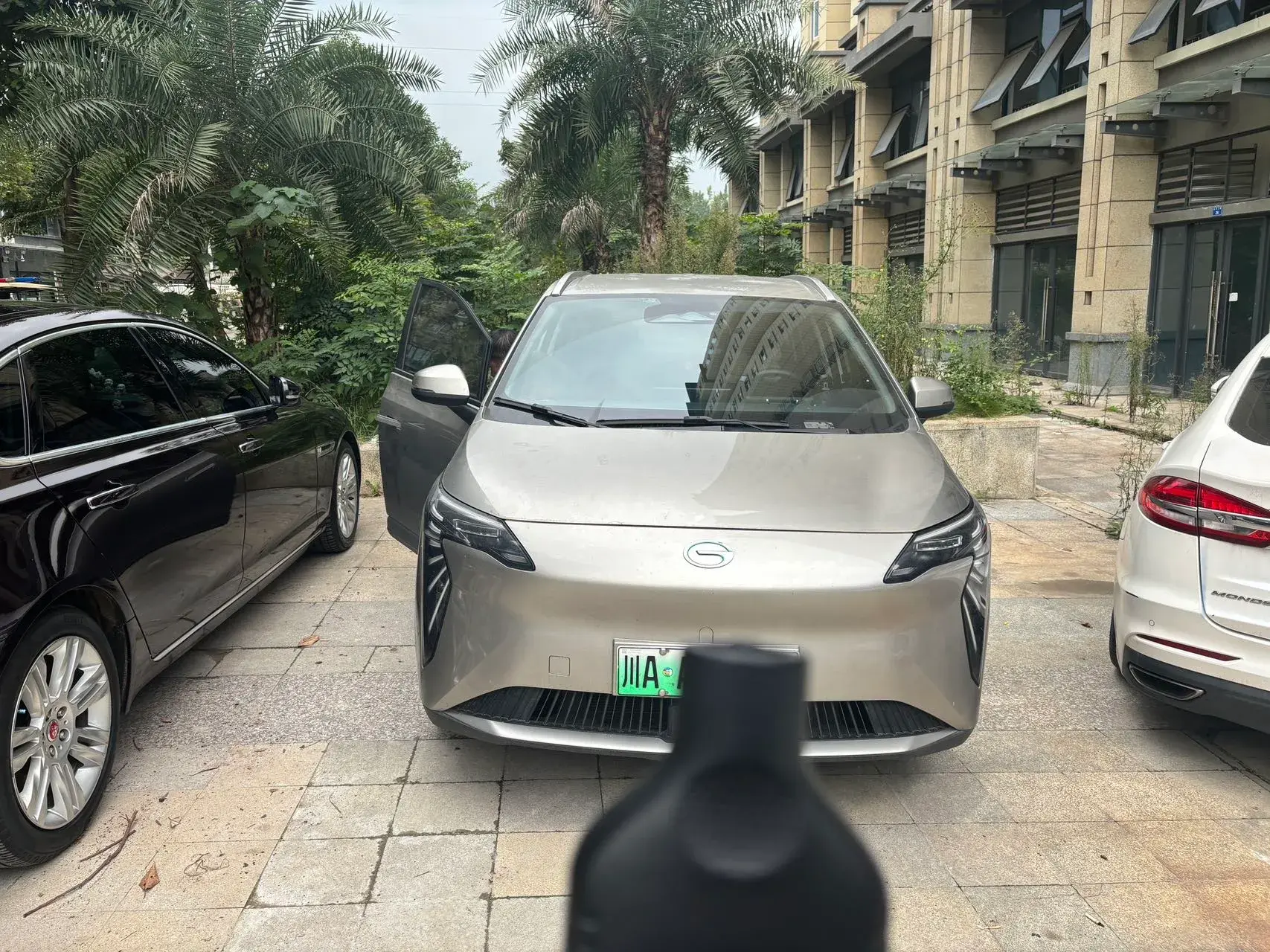 2023 AION Y thumbnail 2