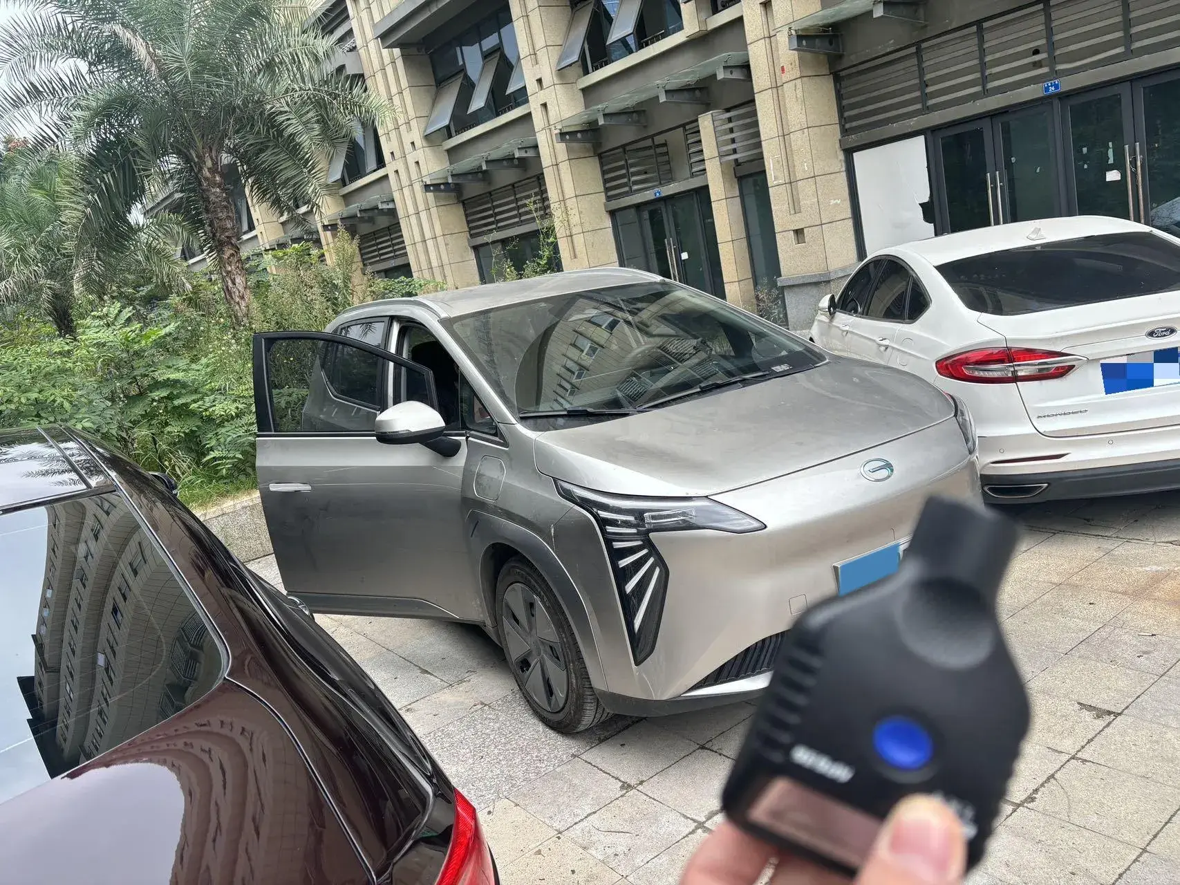 2023 AION Y thumbnail 3