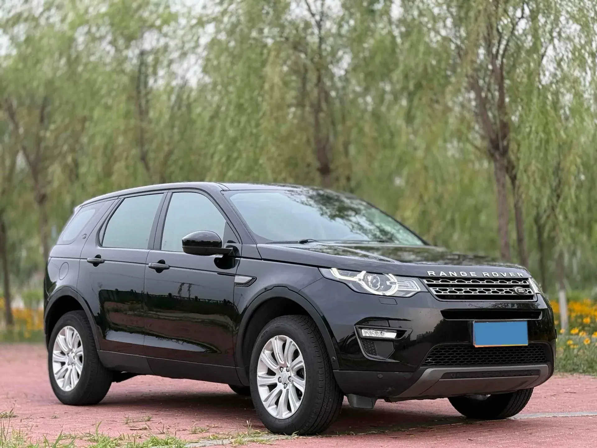 2018 LAND ROVER thumbnail 3