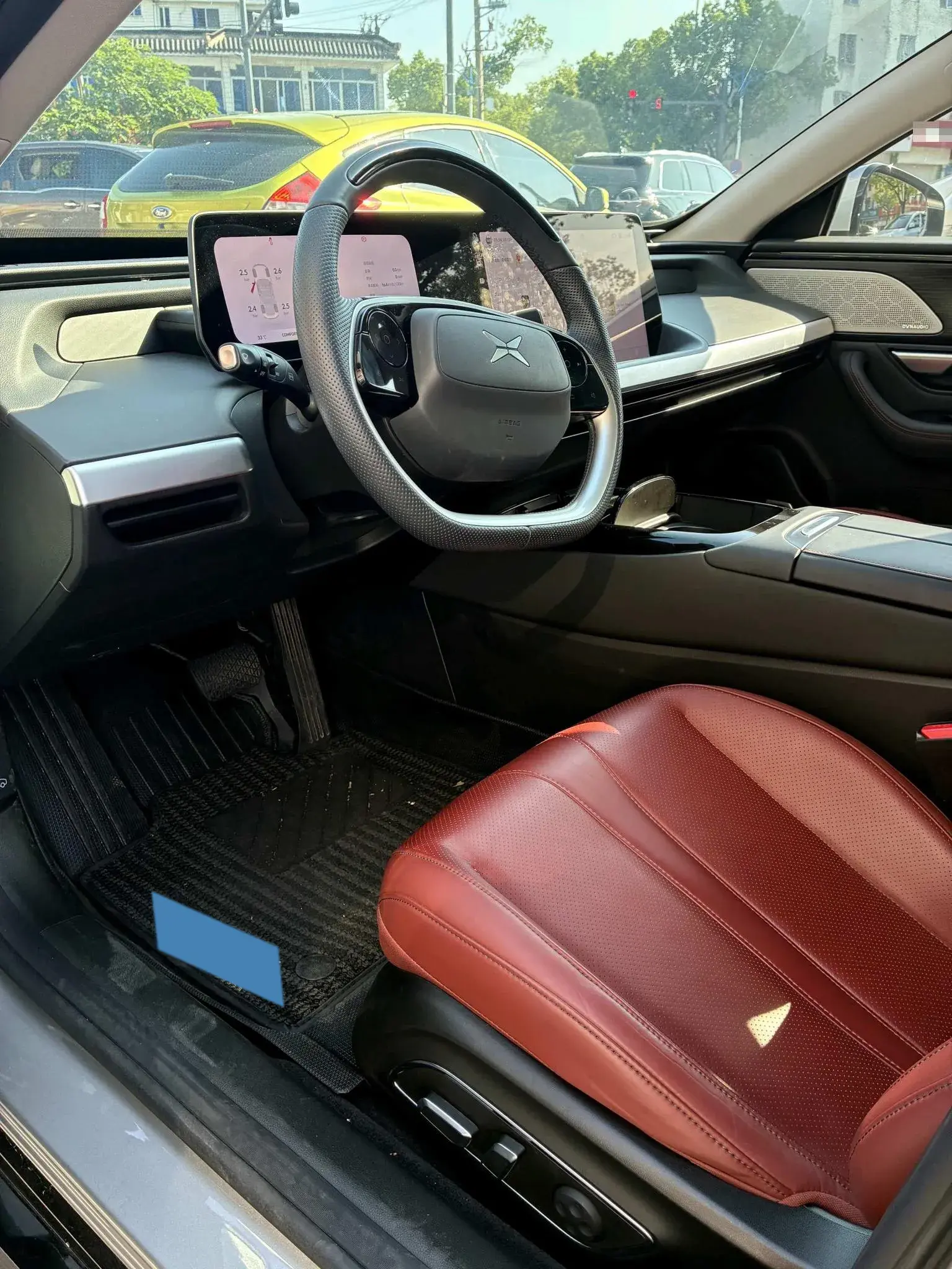 2022 XPENG P7 thumbnail 3