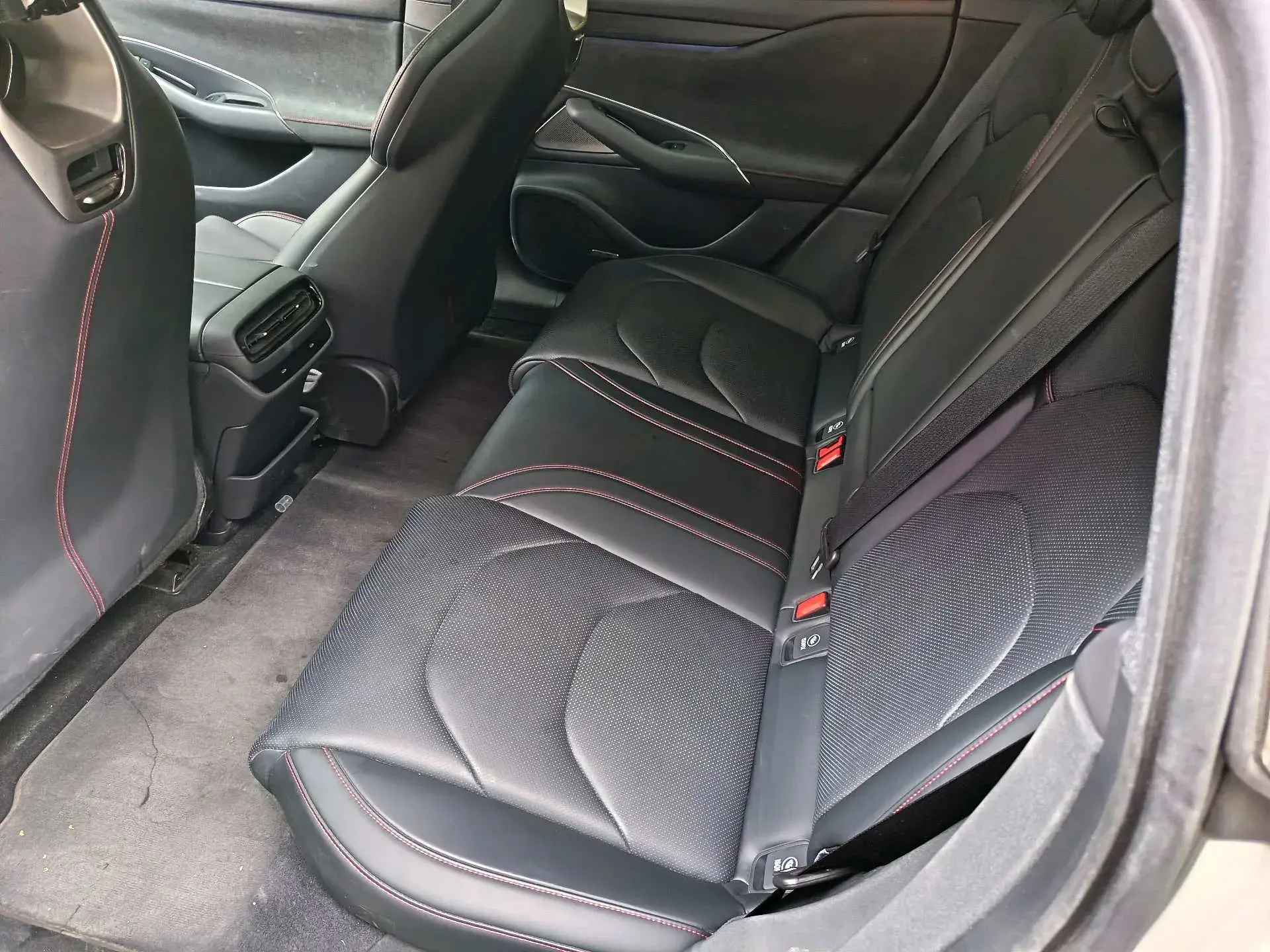 2024 MI SU7 thumbnail 4