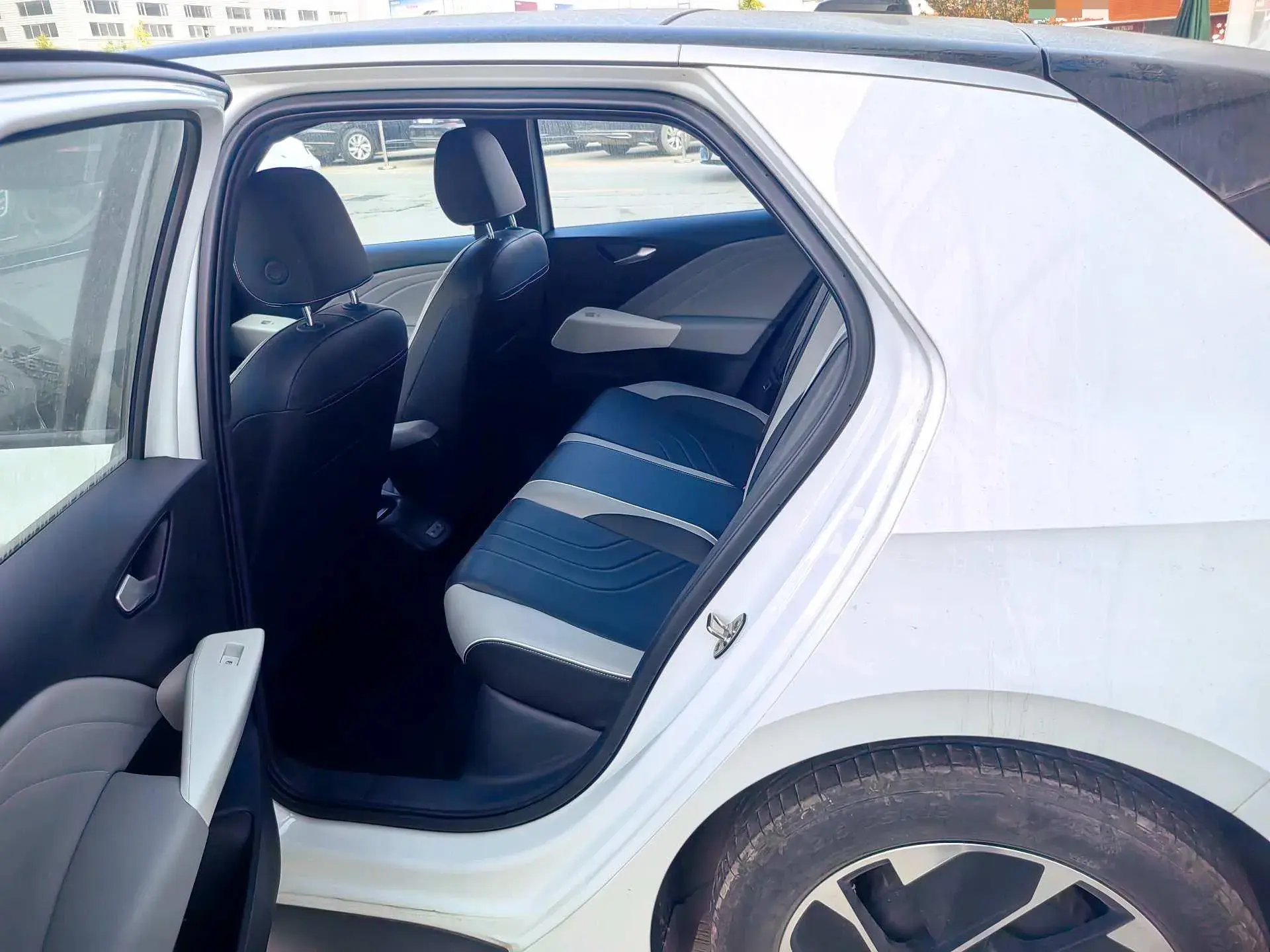 2025 VOLKSWAGEN ID.3 thumbnail 4