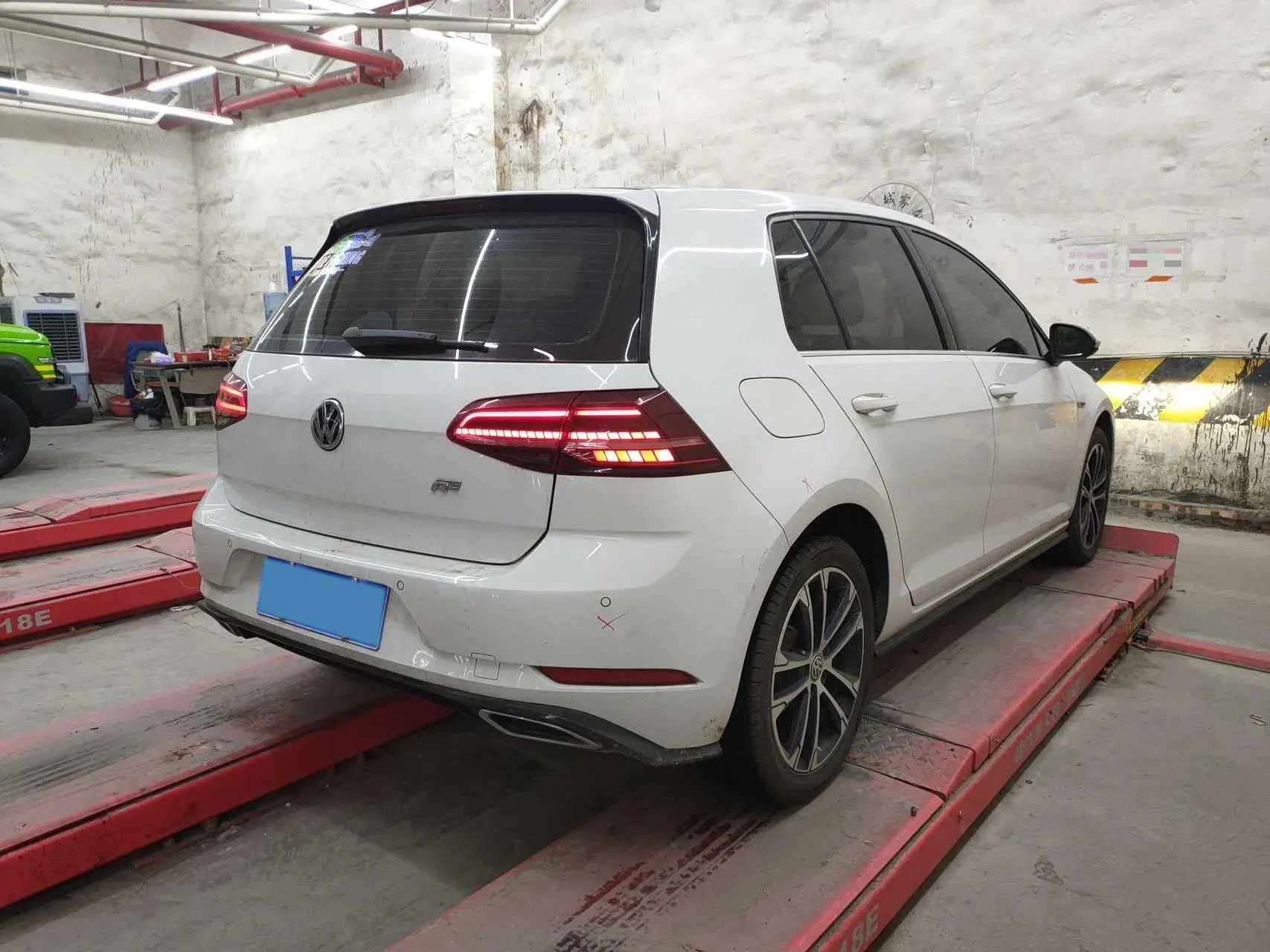 2018 VOLKSWAGEN GOLF thumbnail 3