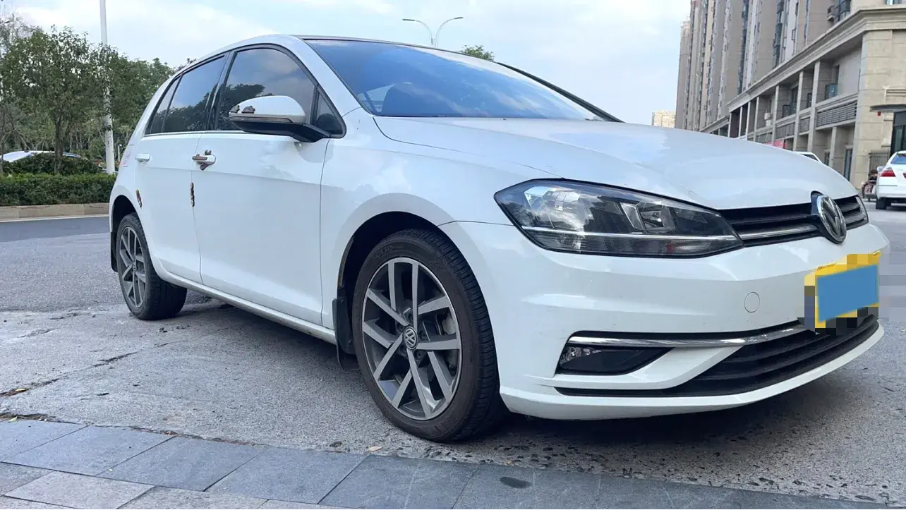 2019 VOLKSWAGEN GOLF thumbnail 3
