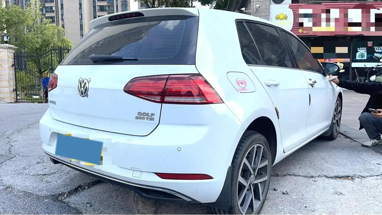 2019 VOLKSWAGEN GOLF thumbnail 4