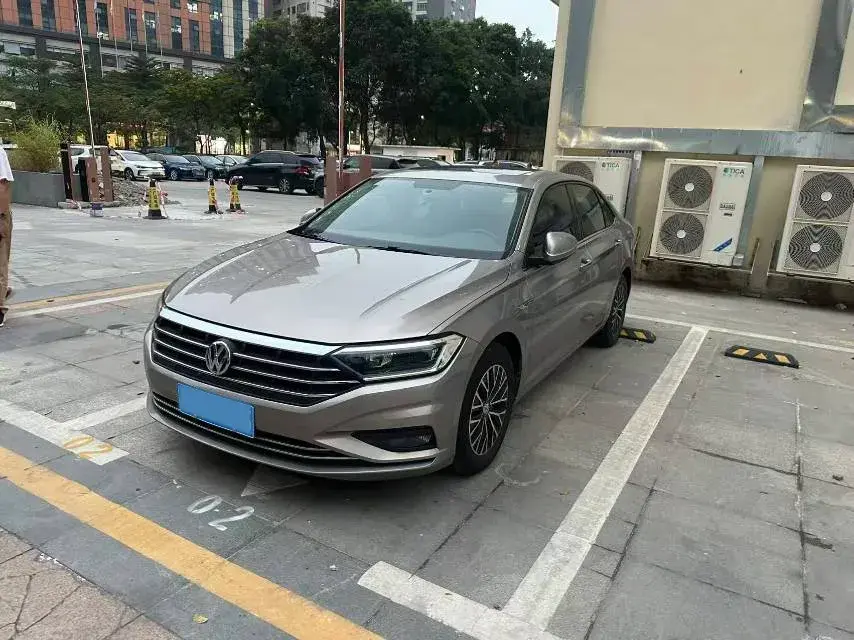 2019 VOLKSWAGEN SAGITAR view 1