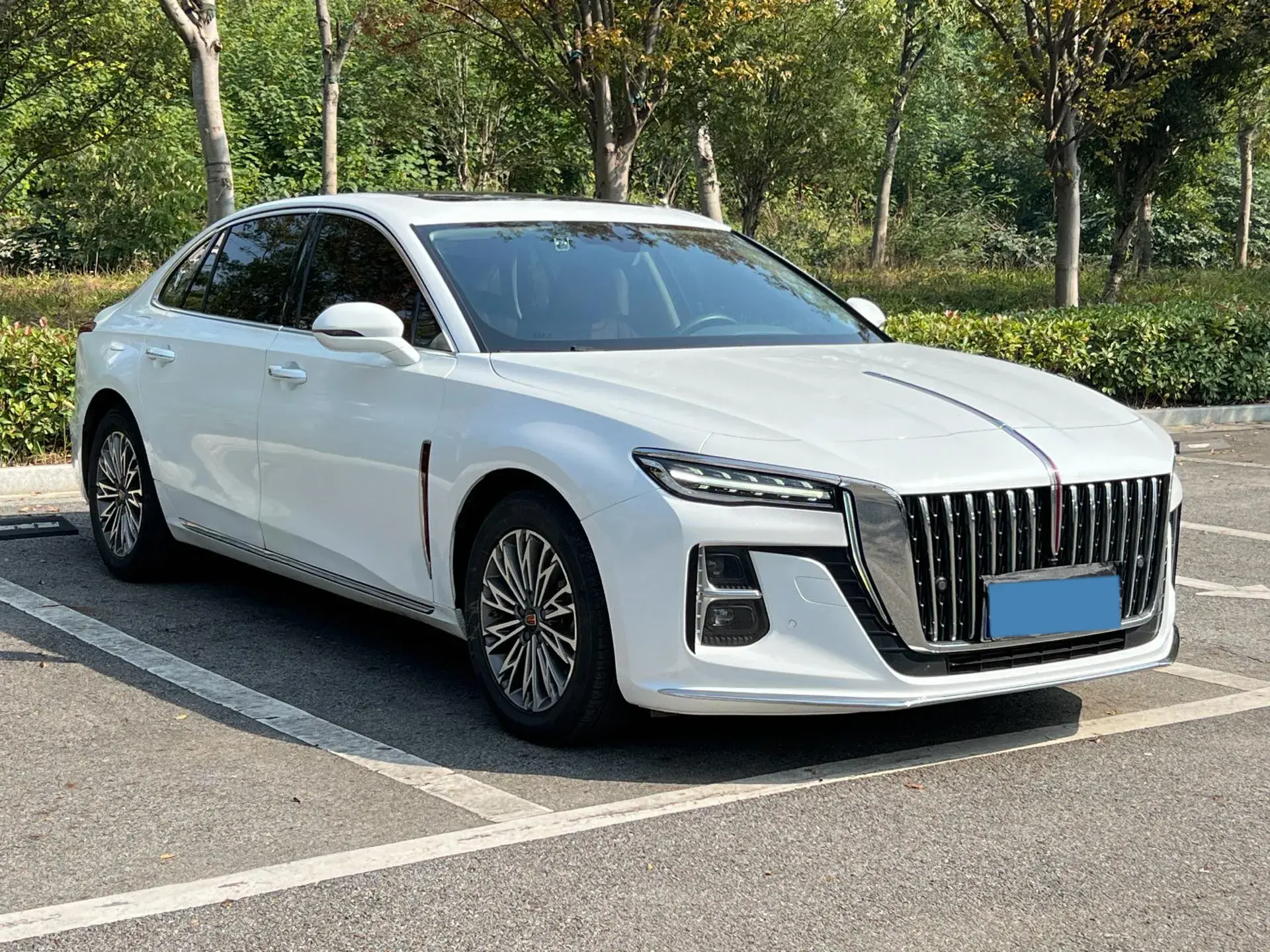 2023 HONGQI H5 thumbnail 3