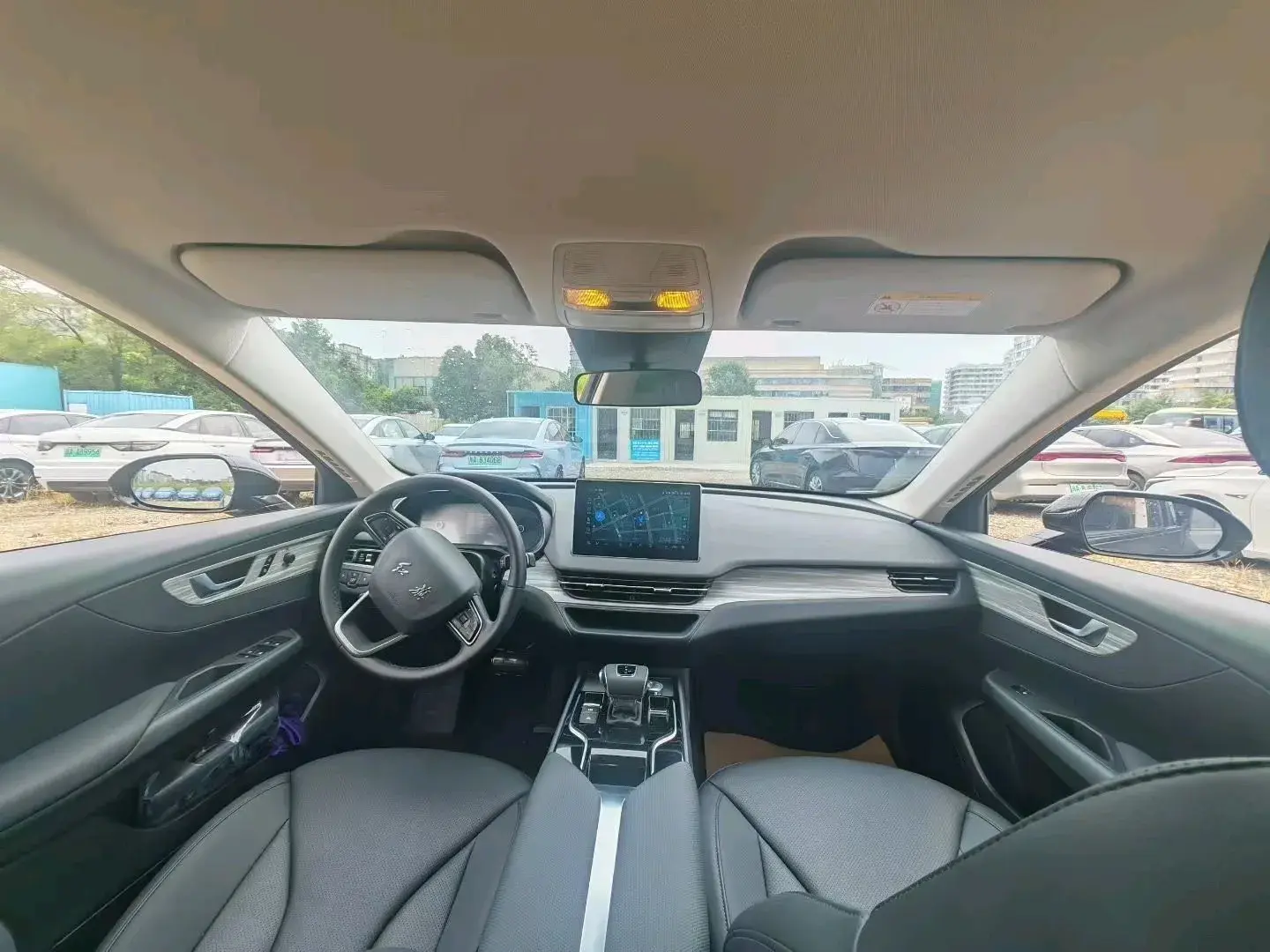 2024 HONGQI E-QM5 thumbnail 4