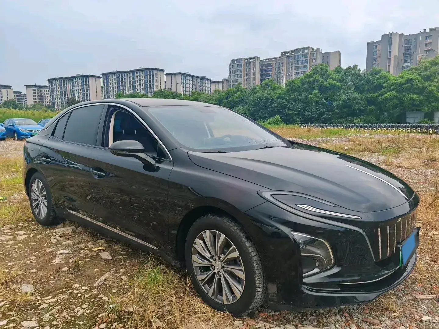 2024 HONGQI E-QM5 thumbnail 3