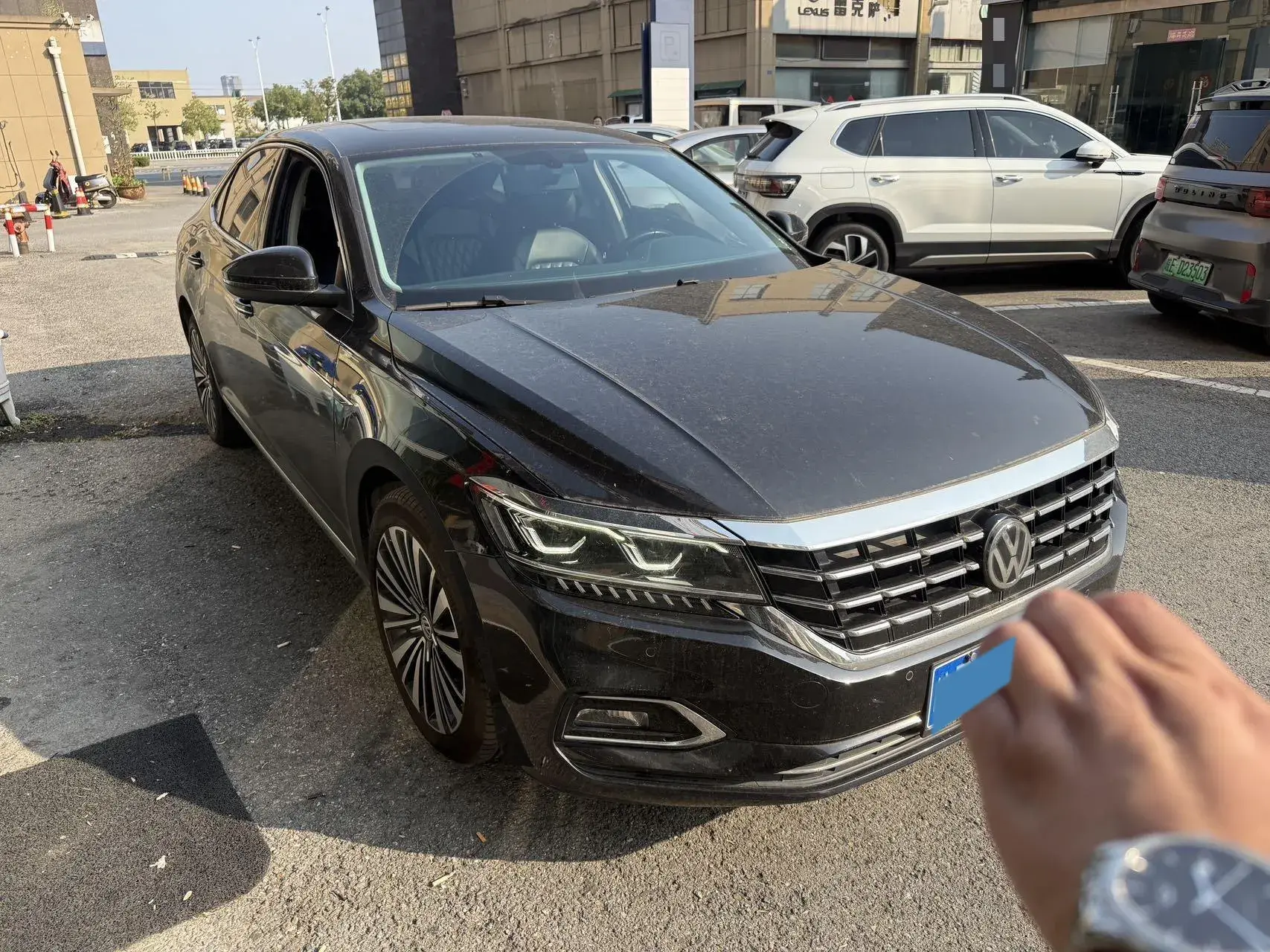 2019 VOLKSWAGEN PASSAT thumbnail 2