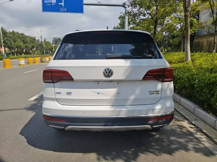 2021 VOLKSWAGEN THARU thumbnail 4