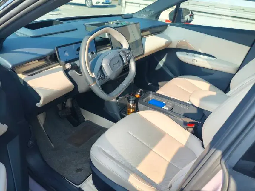 2025 LYNK&CO Z20 thumbnail 4