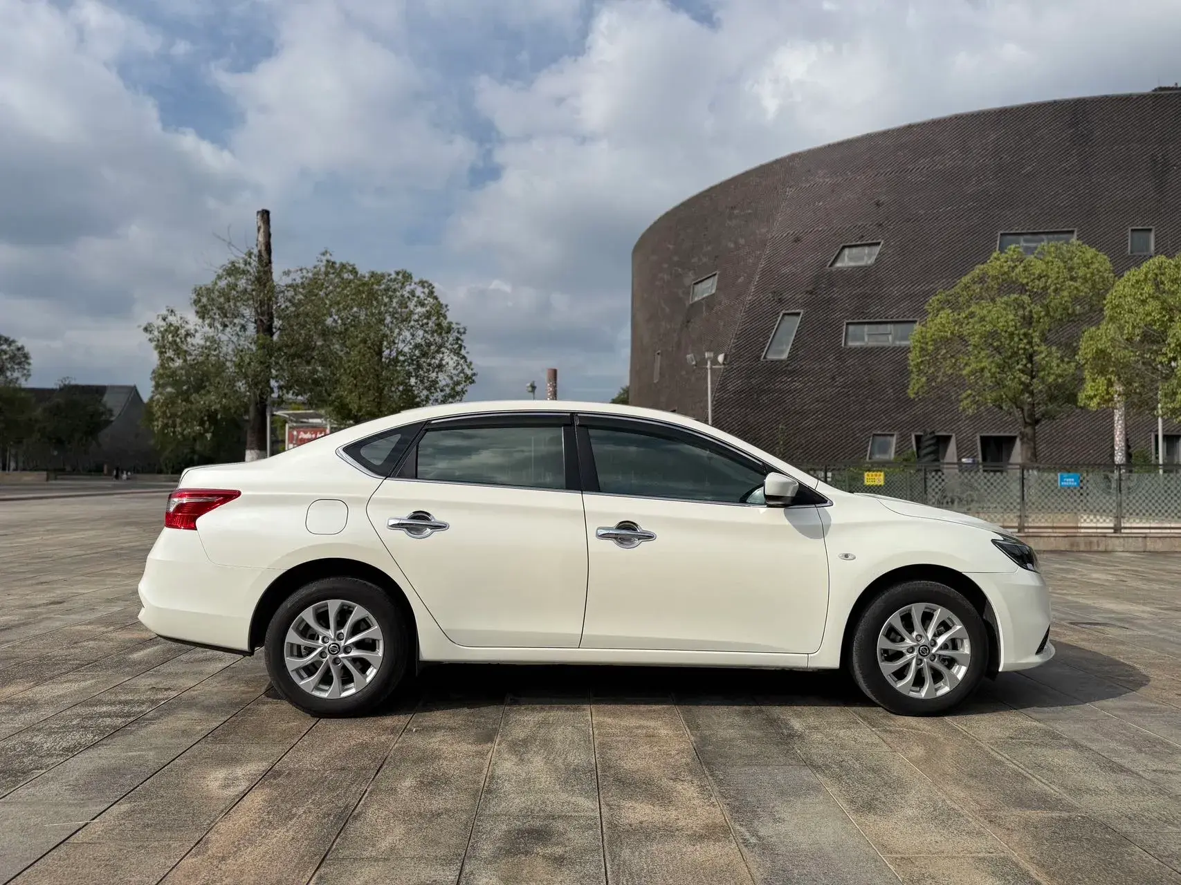 2022 NISSAN SYLPHY thumbnail 4