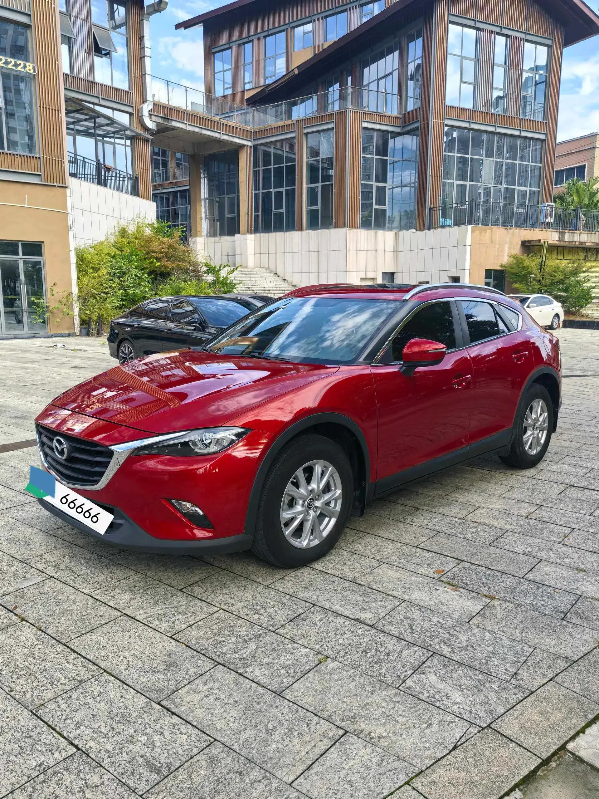 2018 MAZDA CX-4 view 1