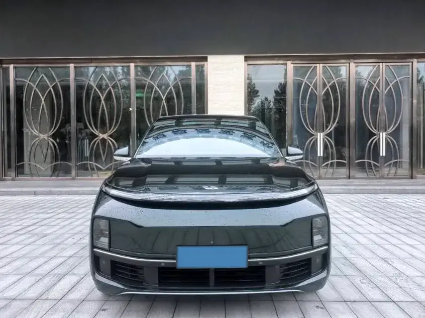 2023 LI L8 thumbnail 3