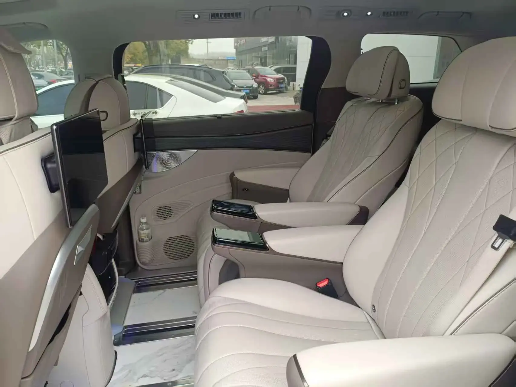 2022 DENZA D9 thumbnail 3