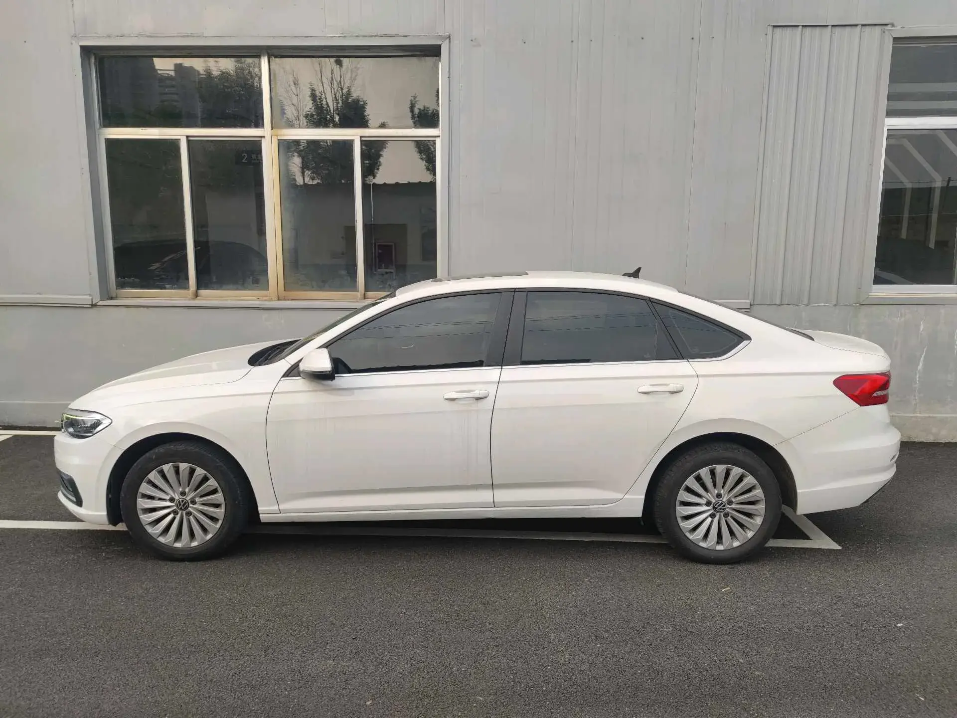 2019 VOLKSWAGEN LAVIDA thumbnail 2