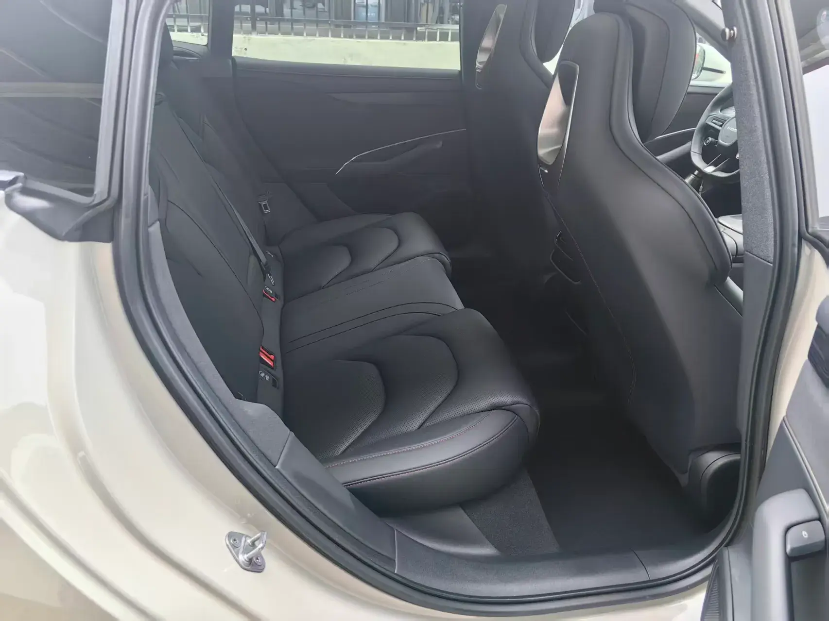 2024 MI SU7 thumbnail 4