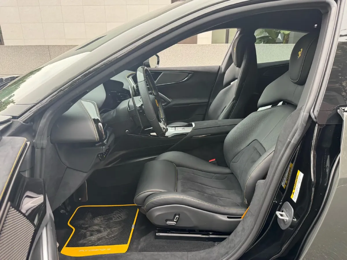 2023 Ferrari Purosangue 6.5L 725HP V12 8DCT,autocango,china used car exporter,china ev exporter,chinese used car exporter,chinese used ev exporter