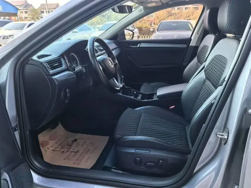 2018 SKODA SUPERB thumbnail 4