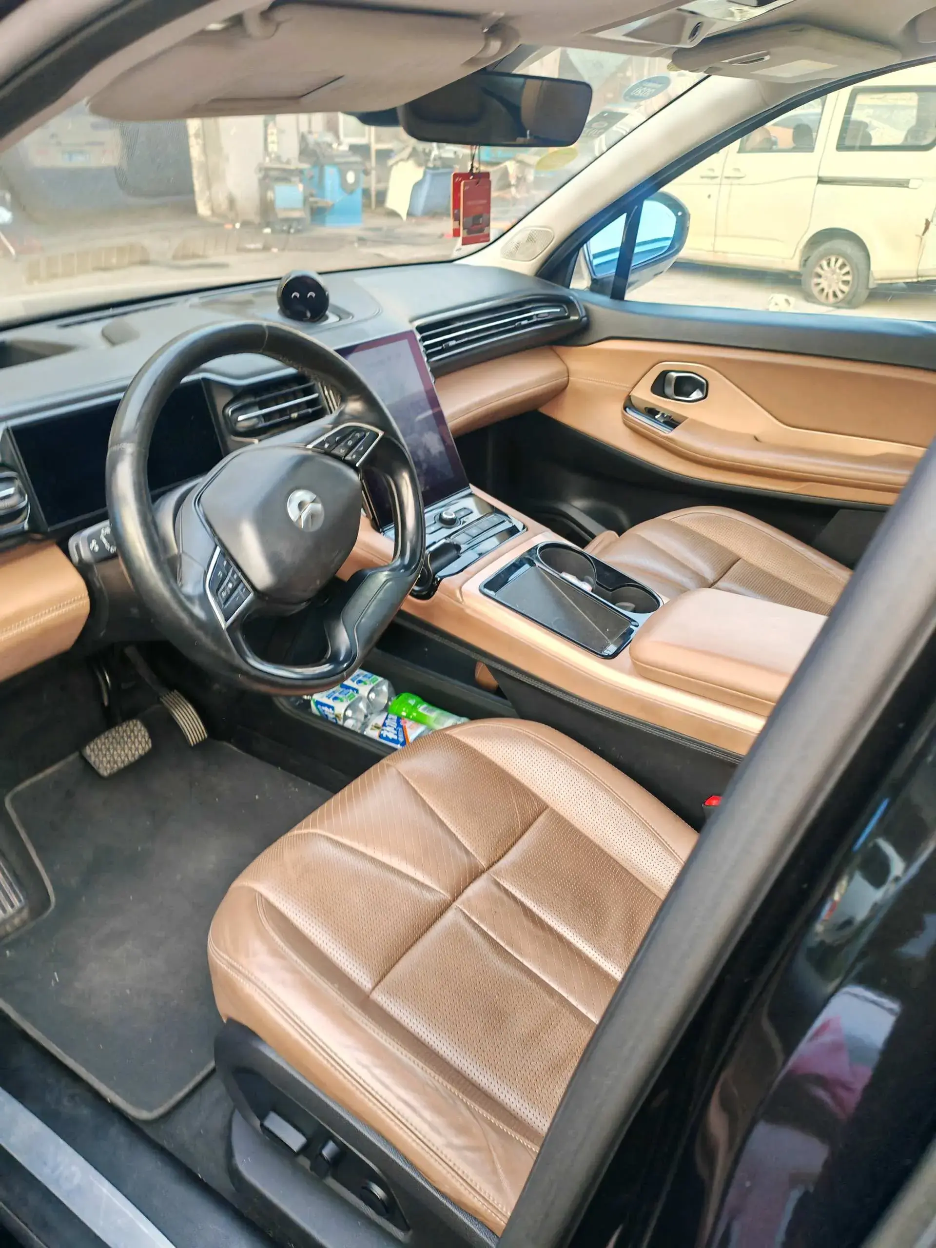 2018 NIO ES8 thumbnail 2