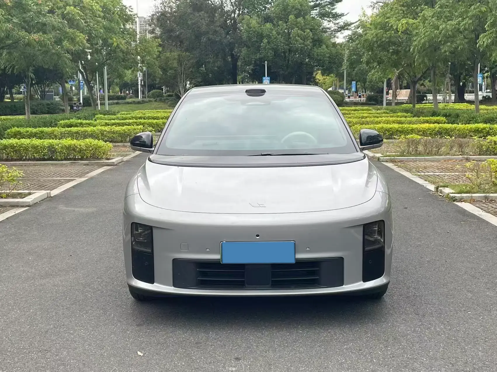 2025 LI I6 thumbnail 2