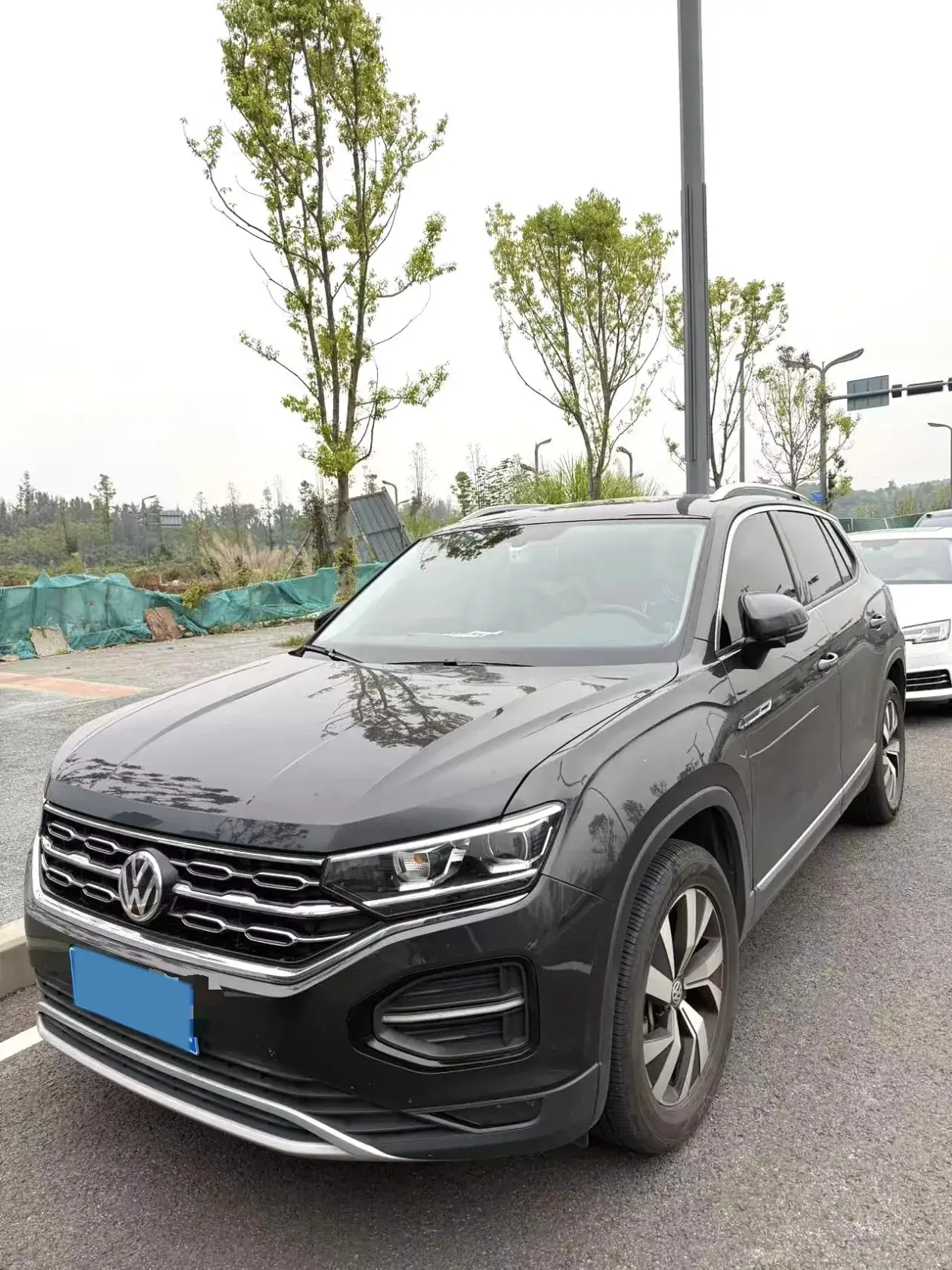 2020 VOLKSWAGEN TAYRON view 1