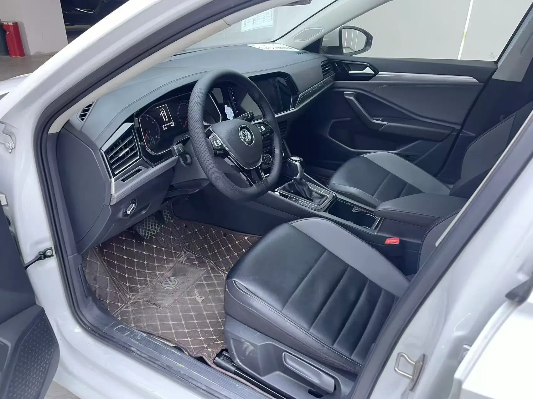 2019 VOLKSWAGEN SAGITAR thumbnail 4