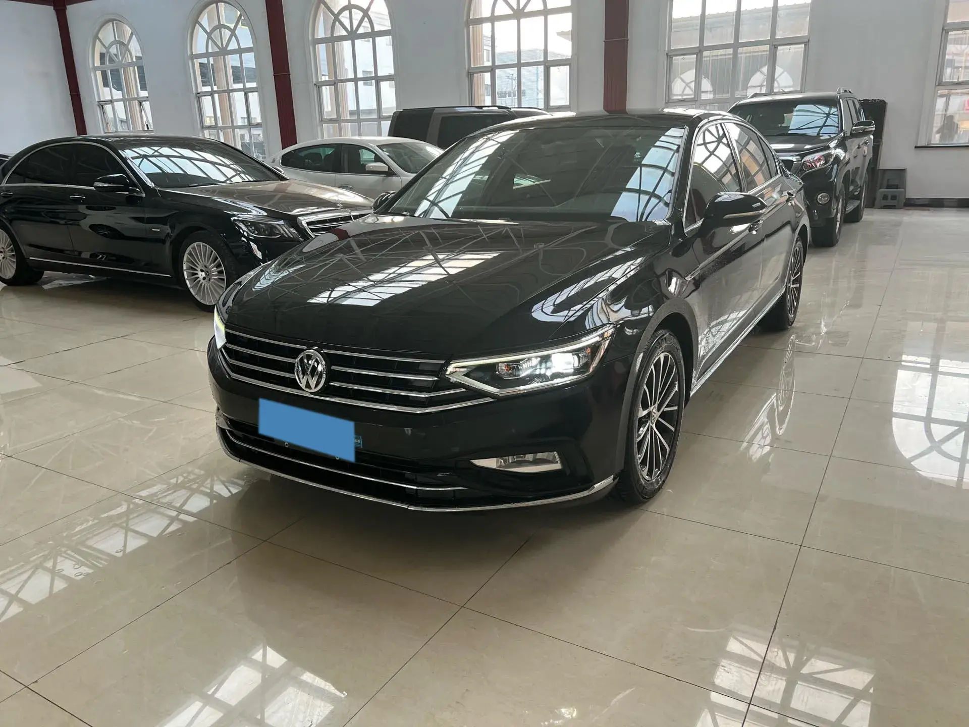 2020 VOLKSWAGEN MAGOTAN view 1